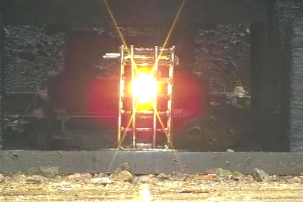 湖南湘潭某地聯(lián)動發(fā)動機激光銷毀